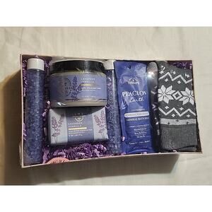 Bath & Body Works Aromatherapy Lavender & Vanilla Gift Set Bar Soap Scrub Socks